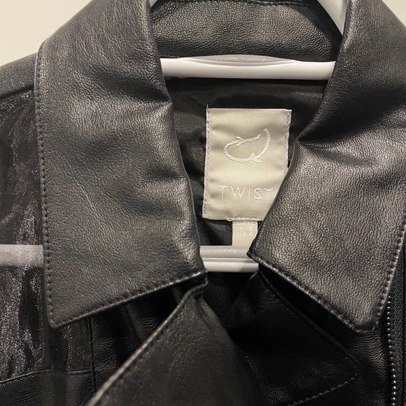 Black Vest - Picture 3 of 12